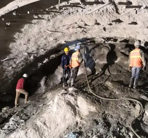 岚山隧道拱顶带模注浆料，微膨胀注浆料的特点及施工工艺
